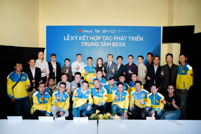 Các tài xế công nghệ beCar sẽ được hỗ trợ khi chuyển đổi từ xe ô tô truyền thống sang sử dụng xe ô tô điện BYD byd-x-be-2.jpg